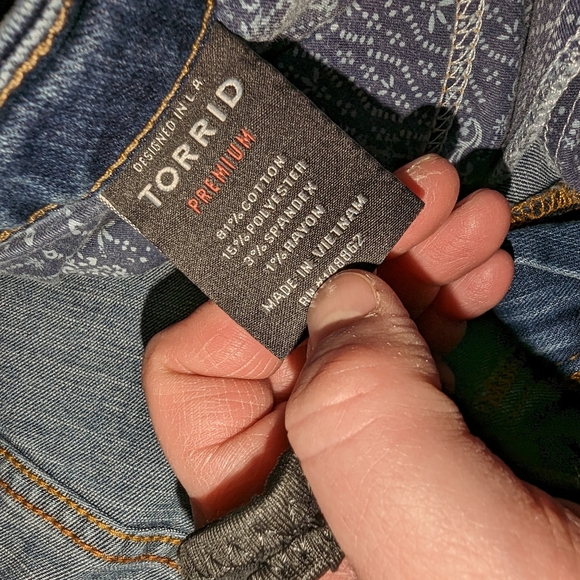NWOT: Torrid Jeggings . size 24. - Picture 5 of 5